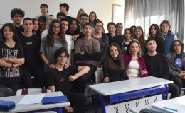 Kanseri yendi, öğrencilerine kavuştu